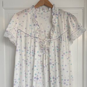 Vintage Floral Lace-Trim 2 piece Nightgown in White and Lavender Size S/M